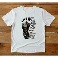 No Todos Quienes Caminan Están Perdidos Camiseta • Camiseta de Senderismo Cristiana • Camiseta con Huella del Sendero de Dios • Camiseta de Fe al Aire Libre • Camiseta de Montaña y Naturaleza - Blanco - Ver 1