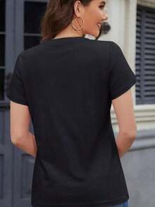 1 Simple Style Black Cartoon T-Shirt, "She Works With Willing Hands" T-Shirt, Nursing Student T-Shirt, Toile De Jouy, Christian Nurse Gift With Chinese Motifs, T-Shirt With Stethoscope And Bow. - 黑色 - 查看 2