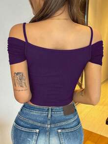 Camiseta ajustada de mujer con hombros abiertos y fruncidos de unicolor elegante, top de verano para salir - Morado Violeta - Ver 4