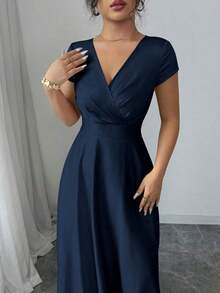 Vestido elegante y romántico para mujeres con cuello en V, mangas cortas y cintura ceñida - Azul marino - Ver 4