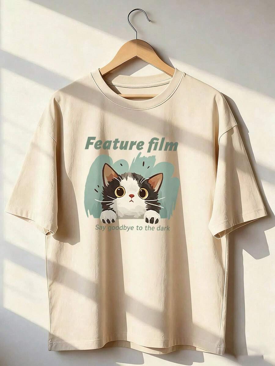 Cute Cat T-Shirt With "Feature Film" Text, Fashionable Short-Sleeved T-Shirt For Spring And Summer 2026, Made In Mexico, 180 Grams. Cartoon Print, Couple Design, Suitable For Indoor Or Outdoor Wear. Crew Neck, Unisex, Ideal For Office And Leisure. One-Pack. - APR-P631577SLNDXZGY609 - 查看 1