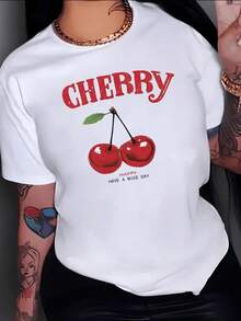 Dos cerezas rojas unidas por un tallo simbolizan dulzura amor alegría y buenos deseos transmitiendo energía positiva y un mensaje feliz camiseta de mujer casual moderna y cómoda - Blanco - Ver 1