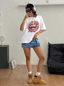 Women's Casual Loose Fit T-Shirt With "Fearless Lips" Print, Breathable And Comfortable, Short Sleeve, Round Neck, Bold Red Lips Design With Jewels, Soft Cotton, Perfect For Everyday Wear And Urban Style - 白色 2 - 查看 2