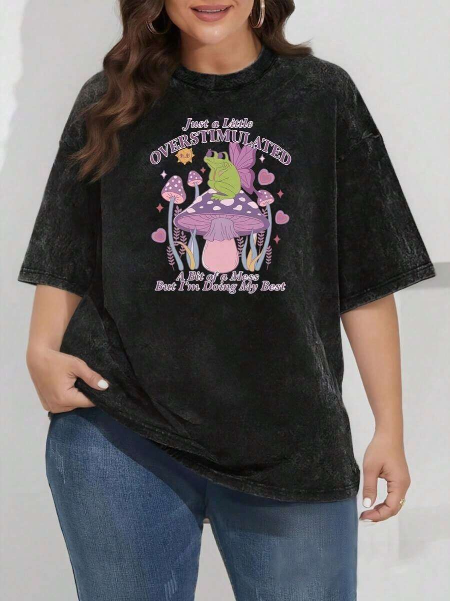 230g Cotton T-Shirt With A Fun And Relaxed Mushroom And Frog Design. This Vintage-Inspired, Distressed T-Shirt Is Simple Yet High-Quality. Suitable For Everyday Wear And Versatile Enough For Work, It Features A Relaxed, Comfortable Fit. The Front Displays A Playful Mushroom And Frog Design, Conveying A Laid-Back Attitude. The Washed And Distressed Vintage Finish Creates A Unique And Fashionable Look. This Stylish T-Shirt Is Perfect For Couples, Offering A Flattering, Versatile Streetwear Option For Work. No Duplicates. - 黑色 - 查看 1