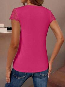 Camiseta de manga corta con parche de encaje en color liso, versátil y casual - Rosa Fucsia - Ver 2