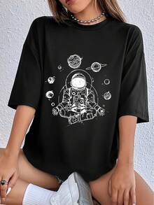 Camiseta de mujer de talla grande con un diseño estampado de un astronauta meditando, de estilo informal y corte holgado. - Oscuro - Ver 8