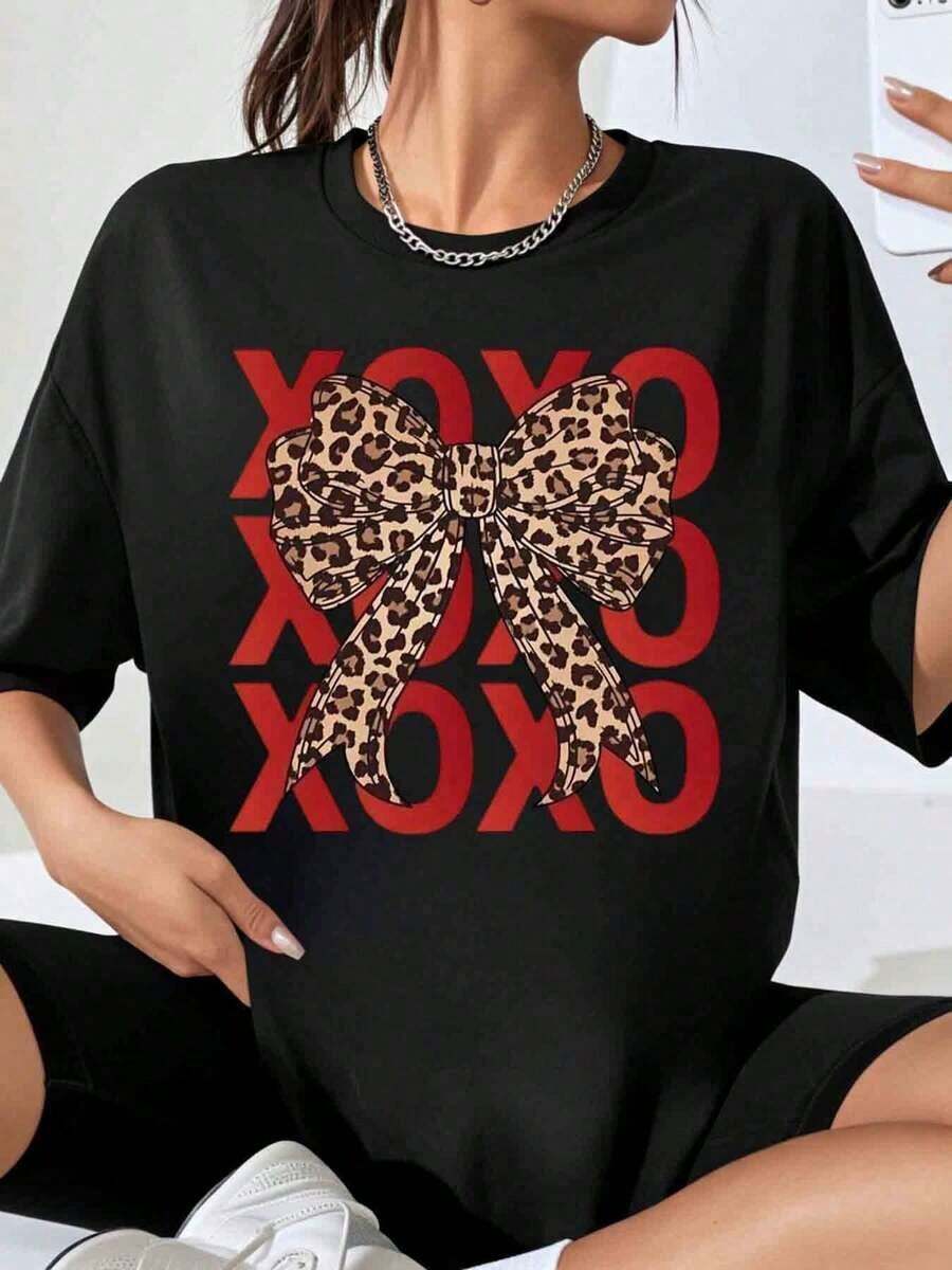 Camiseta Oversize con Estampado de Lazo de Leopardo GraphicXoxo para Mujer, Estilo Casual Holgado, Camiseta Gráfica de Moda de Verano, Estilo Streetwear - Negro - Ver 1