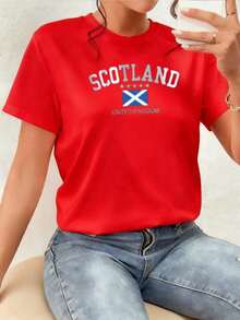 Scottish Flag With The White Cross Symbolizing Courage, Freedom, And National Pride, Accompanied By Gold Stars And The Words United Kingdom, Reflecting The Unity And Strength Of British Identity. Women's 100% Cotton T-Shirt, Comfortable And Modern For Everyday Wear And To Show A Spirit Of Independence. Comfortable Clothing. - 紅色 - 查看 7