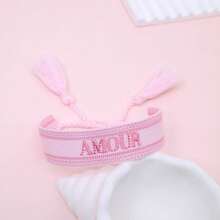 1条手工刺绣法式“AMOUR”创意编织复古风格手链，适合情侣佩戴，节日礼物，祝福手环 - 淺粉色 - 查看 2