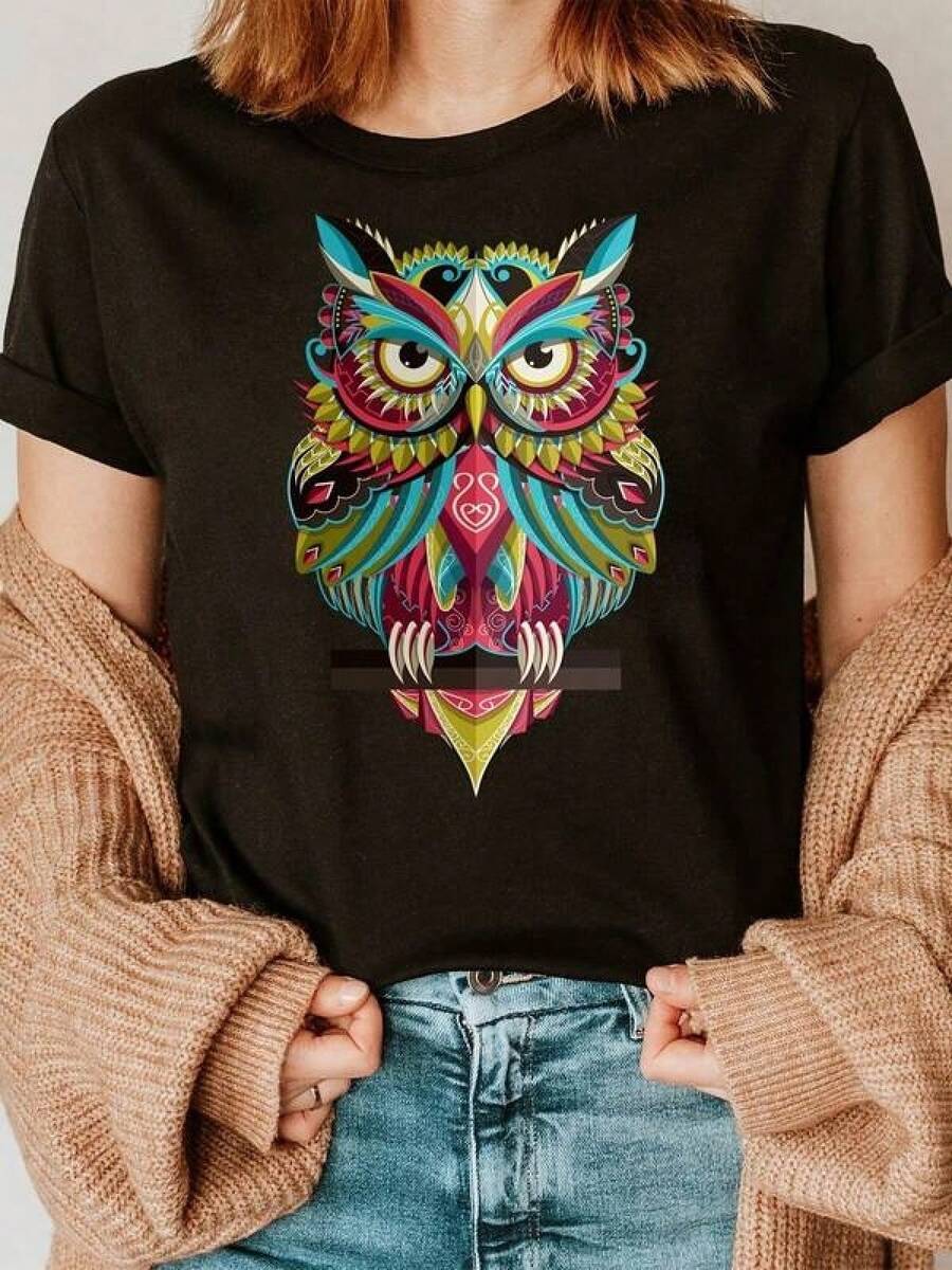 100% Algodón Premium 180g : Camiseta única con diseño de búho colorido y vibrante estilo y2k ideal para destacar tu personalidad en cualquier ocasión perfecta para amantes de la naturaleza y la moda mexicana combina comodidad y originalidad en una sola pieza. Ropa de Moda Casual Suave y Transpirable para Diario - Negro - Ver 1