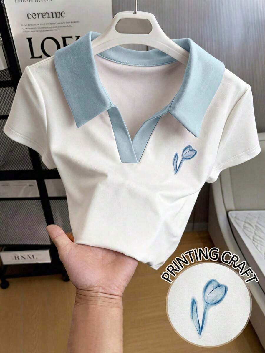 Camiseta casual versátil de mujer con estampado floral, cuello polo y mangas cortas de color contrastante - Azul - Ver 1