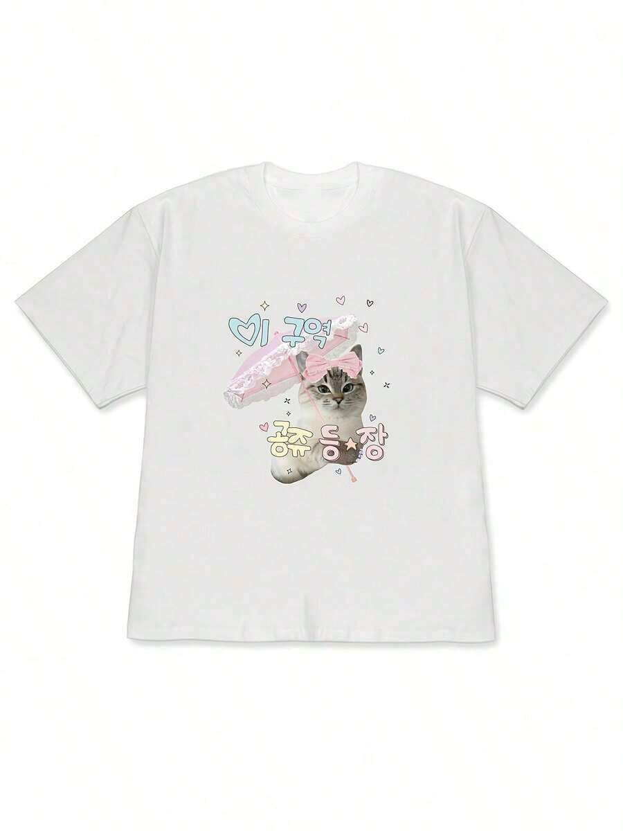 Women's Blouses: Casual Women's T-Shirt: Stylish Women's Off-The-Shoulder T-Shirt With A "Princess Cat + Colorful Korean Characters + Love Stars" Print. This Short-Sleeved T-Shirt Features Soft And Adorable Korean-Inspired Elements. Comfortable And Soft Against The Skin, It's Perfect For Those Who Prefer A Sweet And Feminine Style For Everyday Wear. - 白色的 - 查看 1