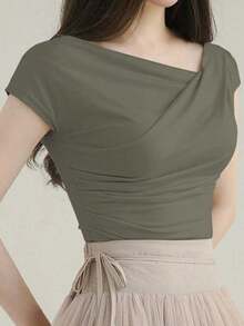 Camiseta de manga corta ajustada con cuello asimétrico y fruncido, de unicolor, para salir, para mujer de verano - Verde militar - Ver 6