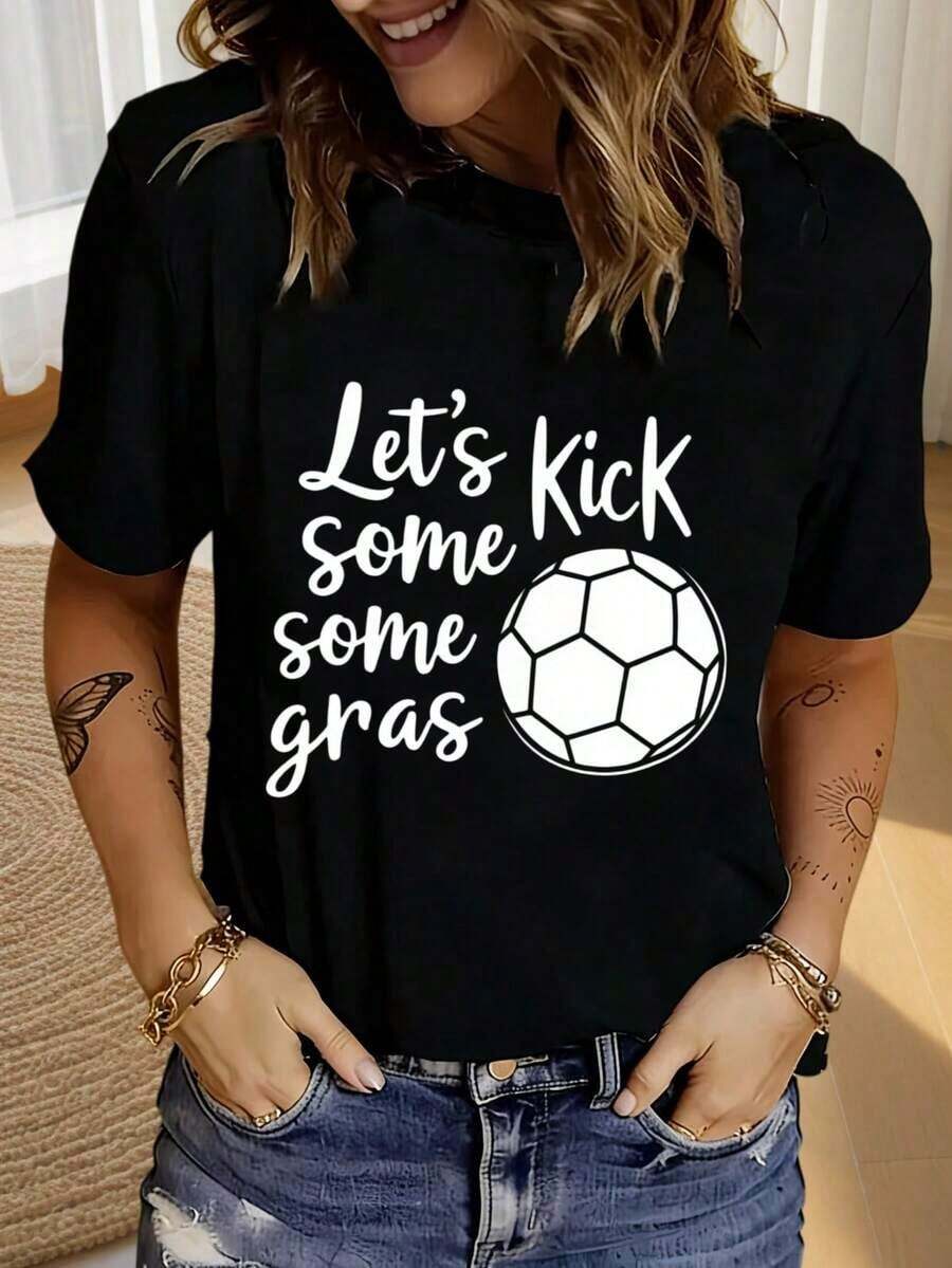 Camiseta Casual para Mujer, Camiseta de Fútbol con Estampado "Let's Kick Some Grass" - Camiseta de Fútbol de Manga Corta y Cuello Redondo, Lavable a Máquina, Ropa Casual Cómoda Adecuada para Entrenamientos, Atuendos Diarios y Eventos Deportivos - Ropa Deportiva 100% Algodón, Duradera - Negro - Ver 1