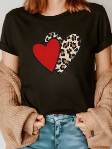 Dos corazones unidos muestran la fuerza del amor y la pasión elegante donde uno con estampado animal simboliza energía salvaje y el rojo representa ternura pura y conexión sincera camiseta de mujer casual moderna cómoda - Negro - Ver 8