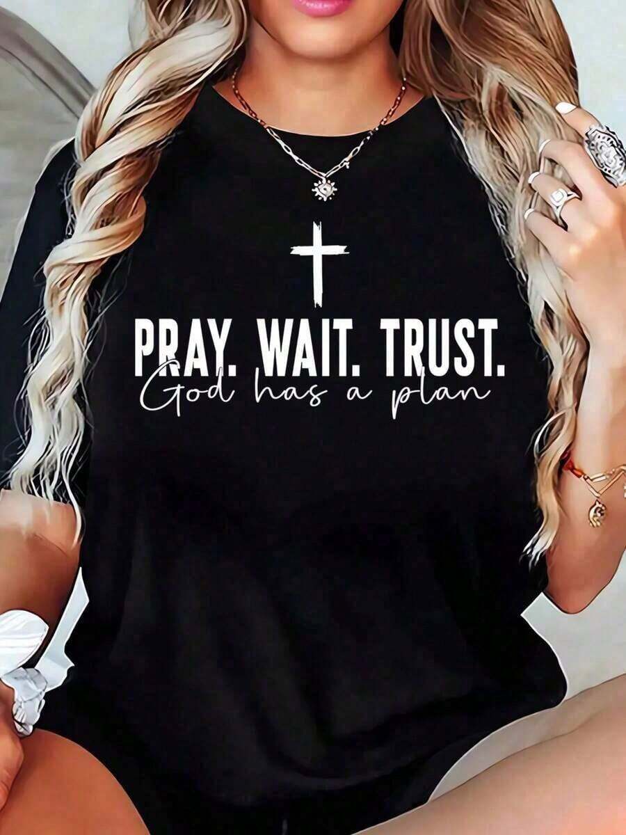 100% Cotton. Women's Christian T-Shirt With "Pray" Print. Wait. Trust. Loose-Fitting T-Shirt With "God Has A Plan" Cross Print For Religious Gifts, Religious Wear, Easter, Christmas, And Everyday Wear. 100% Cotton. All Designs Are Printed. Unisex. Simple Solid-Color Women's T-Shirt, Loose And Fitted, Casual Short-Sleeve Style. - 黑色 - 查看 1