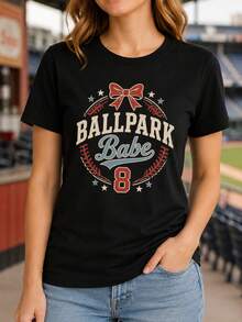 Camiseta Estampada para Mujer Baltimore Babe 8 - Camiseta Casual de Manga Corta y Cuello Redondo con Diseño de Lazo Rojo, Corte Relajado para Todas las Estaciones, Perfecta para el Uso Diario o Atuendos de Vacaciones (Lavable aáquina). - Negro - Ver 6
