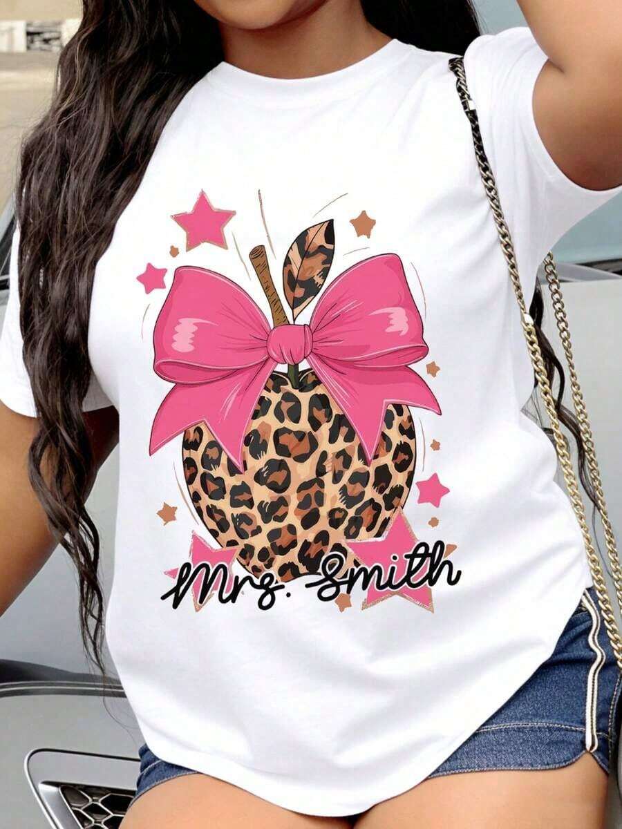 Personalized Women's T-Shirt "Mrs. Smith" With Leopard And Pineapple Print, Pink Bow And Stars, Casual Summer Top For Women, Ideal For Wedding Or Bridal Party Gift - 白色 - 查看 1