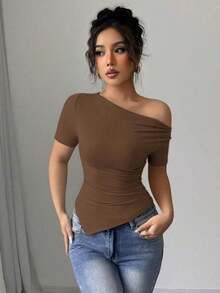 Camiseta de punto elástica de corte asimétrico con hombros oblicuos y volantes para mujer, de primavera/verano, camiseta de señora cómoda y de moda - Marrón - Ver 5