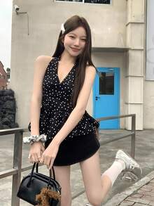 优雅V领波点无袖衬衫，荷叶边下摆褶裥露背上衣，夏季休闲黑色女式上衣 - 黑色 - 查看 3