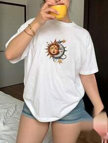 Oversized Graphic T-Shirt For Football Fans With Vintage Sun And Moon Print, Soft-Touch Fabric, Smooth Texture, Streetwear Style, Perfect For Everyday Wear, Outdoor Activities, Music Festivals, Parties Or As A Creative Gift For Friends. - 白色 - 查看 1