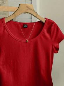 Camiseta ajustada de mujer con cuello de pico, manga raglán y patrón minimalista, 95% algodón, color caqui - Rojo - Ver 4