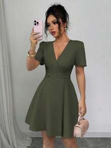 Vestido mini elegante para ir a trabajar, de primavera y verano, con escote cruzado en V, doble botonadura, decoración en forma de A y mangas cortas, en color liso al estilo francés para mujeres - Verde militar - Ver 12