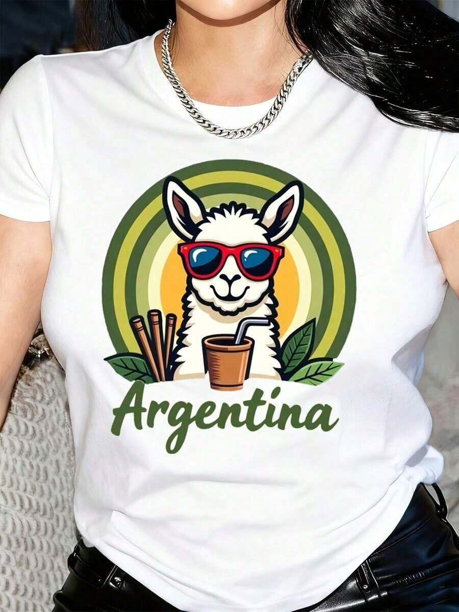 Women's T-Shirt With Graphic Print Of Argentine Llama And Mate Cup - Short Sleeve, Round Neck, Casual Style, Machine Washable, Summer And Spring T-Shirt, Vibrant Colors For Casual Outfits, Relaxed Style, Cultural Theme, Stretch Fabric, Printed T-Shirt, For Culture Enthusiasts. - 白色 - 查看 1