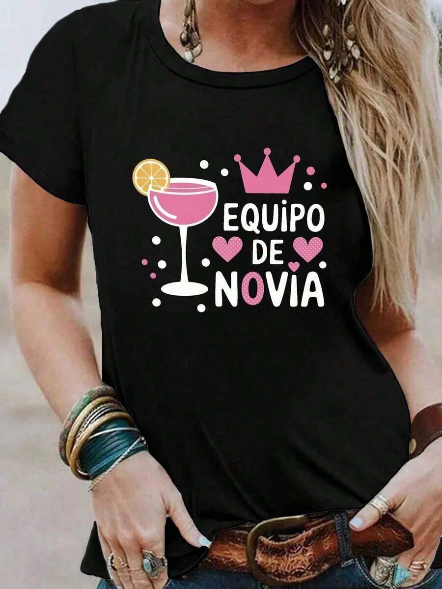 Fashion NEWCamiseta de Mujer con Estampado de Corazones Españoles y Equipo Nupcial - Top Casual de Manga Corta con Cuello Redondo y Frases de Amor en Español, Ropa de Dama de Honor para Bodas, Blusa de Primavera Verano, una camiseta de manga corta adecuada para el hogar, uso diario, fiestas y viajes-perfecta como regalo para amigos o familiares. Camiseta unisex de algodón de manga corta y cuello redondo, estilo vintage urbano. - Negro - Ver 1