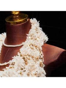 Women's White Dress With Feathers And Gold Sequins, Deep V-Neck Halter Neckline, Fitted Mini Bodycon Design, Glamorous Sexy Style Ideal For Evening Parties, Graduations And Winter Festive Events, Dazzling Look Perfect For Celebrations And Elegant Dinners - 白色 - 查看 3