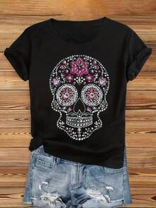 A Cute And Stylish Short-Sleeved T-Shirt With A Round Neck And A Floral Skull Print, Perfect For Day Of The Dead Celebrations. This T-Shirt Is Stretchy, Soft, Machine Washable, And Ideal For Lounging At Home. - 黑色 - 查看 1