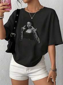 Women's Plus-Size Summer T-Shirt With A Round Neck, Comfortable And Cool, Short Sleeves, Featuring A Rebellious Mona Lisa Tattoo Design. Multifunctional, Comfortable, And Breathable, Ideal For Vacations, Everyday Wear, Holiday Gifts, And More. - 黑色 - 查看 1