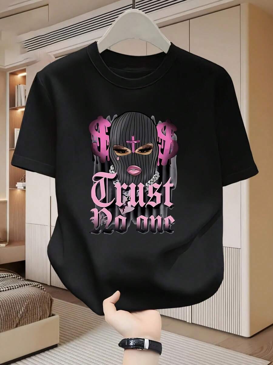 Camiseta de manga corta para hombre con estilo urbano Y2K a la moda, con un diseño único de 'Trust No One'. Esta camiseta holgada y cómoda de cuello redondo está hecha de un material Availpure transpirable, suave y que absorbe el sudor, adecuada para todas las estaciones y para el uso diario.
