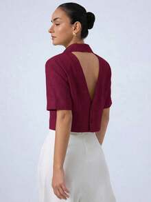 Nueva chaqueta elegante y sofisticada de tela texturizada con cuello de solapa, diseño de espalda cruzada, cintura corta y mangas cortas para estilizar la figura de la mujer - Burdeos - Ver 2