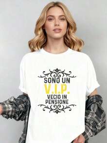 Funny Women's Retirement Slogan T-Shirt - "I'm A Senior VIP To A Retired Man", Graphic Print In Spanish And English, Loose Fit, Casual Comfort, Humorous Gift For Retirement Life, Lettering, Comfortable Retirement Party Outfit For All Seasons - 白色 - 查看 2