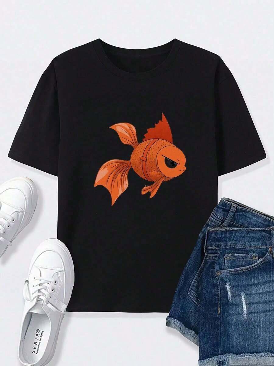 PremiumFashion White T-Shirt With Orange Fish Print | Featuring A Fishtail Detail, Flowing Tail, And Serious Expression, This Casual Crew Neck T-Shirt Is Perfect For Summer Outfits. Pair It With White Sneakers And Light-Wash Denim Shorts. A New Women's Summer T-Shirt, Casual And Comfortable With A Crew Neck. Great Gift Idea. - 黑色 - 查看 1