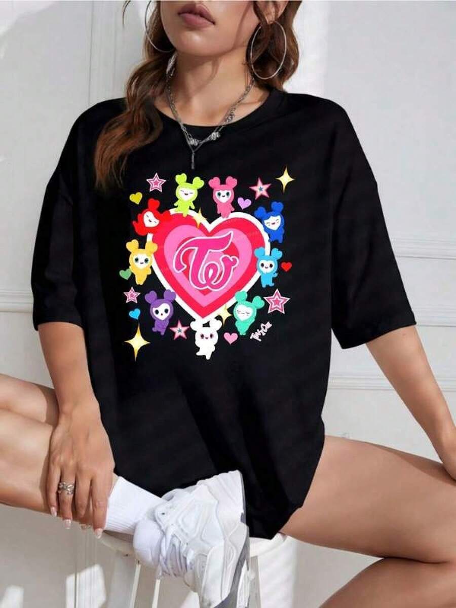 2026: Digital Download In PNG Format To Create Printable K-Pop Designs For T-Shirts And Other Products. High-Resolution Digital Art. Gift Printed T-Shirt For Fans: Made Of Pure, Soft, And Breathable Fabric, Suitable For Both Men And Women. A Perfect Casual T-Shirt For Any Season And A Fashionable Souvenir. Perfect For Everyday Wear, For Streetwear And Music Lovers. Women's Shirts, Women's Sweatshirts, Women's Sweaters, Casual Blouses, Summer Dresses, Prom Dresses - 黑色 - 查看 1