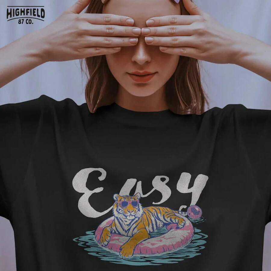 Fácil diseño de tigre de verano en PNG, Divertido tigre flotante en piscina en PNG, Diseño de gafas de sol estilo tigre fácil para camisetas, Descarga digital para vacaciones en la playa - Negro - Ver 1
