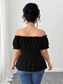 Blusa de manga corta con hombros descubiertos, volantes y estampado de flores de cerezo, de talla grande y diseño elegante.Corte de cintura minimalista y estilizador.Adecuada para el uso diario, citas, salidas y vacaciones. - Negro - Ver 2