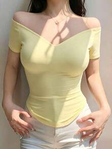 Camiseta de mujer de manga corta, ajustada y de unicolor con hombros descubiertos, top de verano navideño - Amarillo - Ver 4