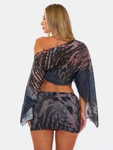 Conjunto de dos piezas: blusa de malla con estampado de tigre y hombros descubiertos de manga larga, falda ajustada - Negro - Ver 3