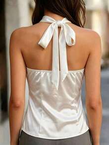 Blusa elegante y de alta gama de satén blanco con escote en V, sin mangas, con diseño fruncido y decoración metálica, versátil y adecuada para el trabajo - Blanco - Ver 3