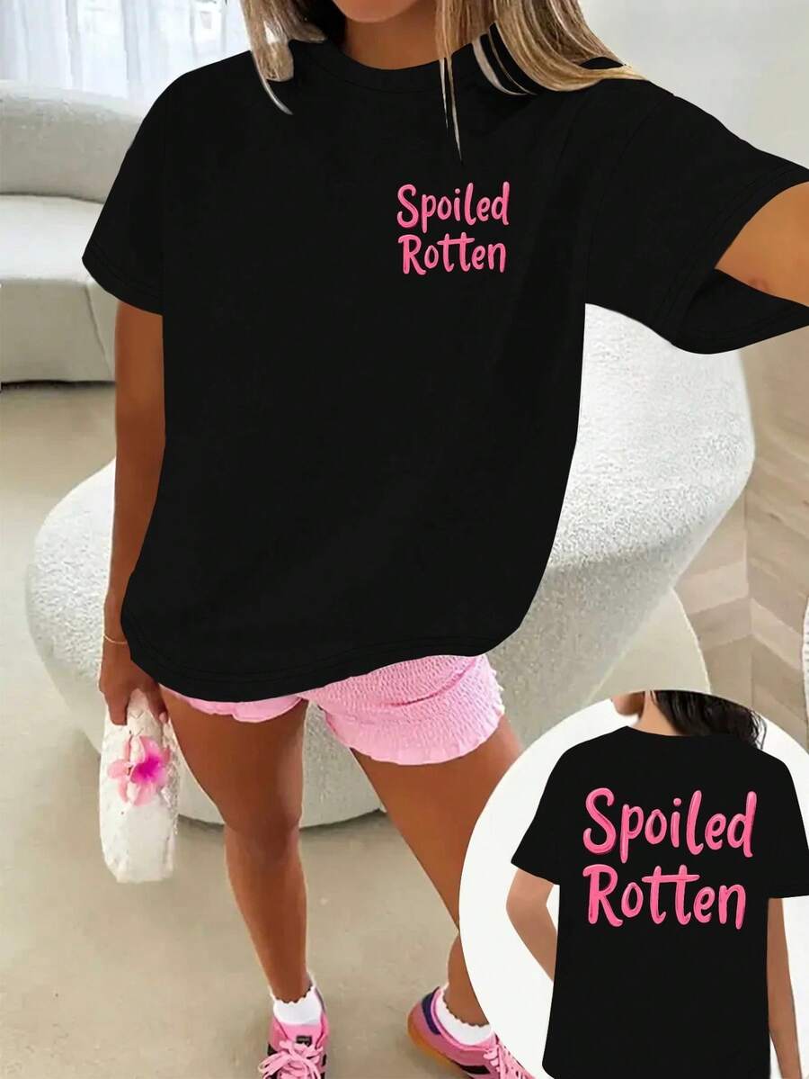 Camiseta de Verano Premium Estampada para Mujer, Talla Grande, con Diseño Divertido - Letras Rosadas "Spoiled" - Camiseta Suave para Uso Diario, Ropa Amigable para Tallas Grandes, Camiseta para Mujer, Ropa Casual, Diseño Divertido, Ajuste Cómodo - Negro - Ver 1