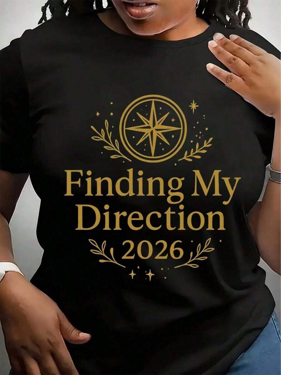 Suave, transpirable y ligero para comodidad durante todo el día. Camiseta "Finding My Direction Daily Wear" para resoluciones de Año Nuevo, camiseta inspiradora para establecer objetivos. Cuello redondo clásico con un corte relajado que favorece todas las formas del cuerpo y es fácil de combinar con jeans, pantalones cortos y leggings. - Negro - Ver 1