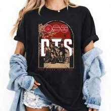 Camiseta Suave de Concierto de Bangtan Boys, Regalo para Fans del ARMY, Confeccionada en 100% Algodón Transpirable, Perfecta para Inyectar un Toque Nostálgico y Divertido a tus Atuendos Durante Reuniones Casuales, Eventos Musicales o Uso Diario. Esta es una camiseta casual de manga corta con cuello redondo y estampado para hombre, ideal para el uso diario. Es un excelente regalo para amigos y familiares. La camiseta 100% algodón presenta un diseño juvenil y moderno, adecuada como camiseta con estampados tanto para hombres como para mujeres, ideal para la temporada de regreso a clases, y también es una blusa holgada y cómoda para mujer. - Negro - Ver 5