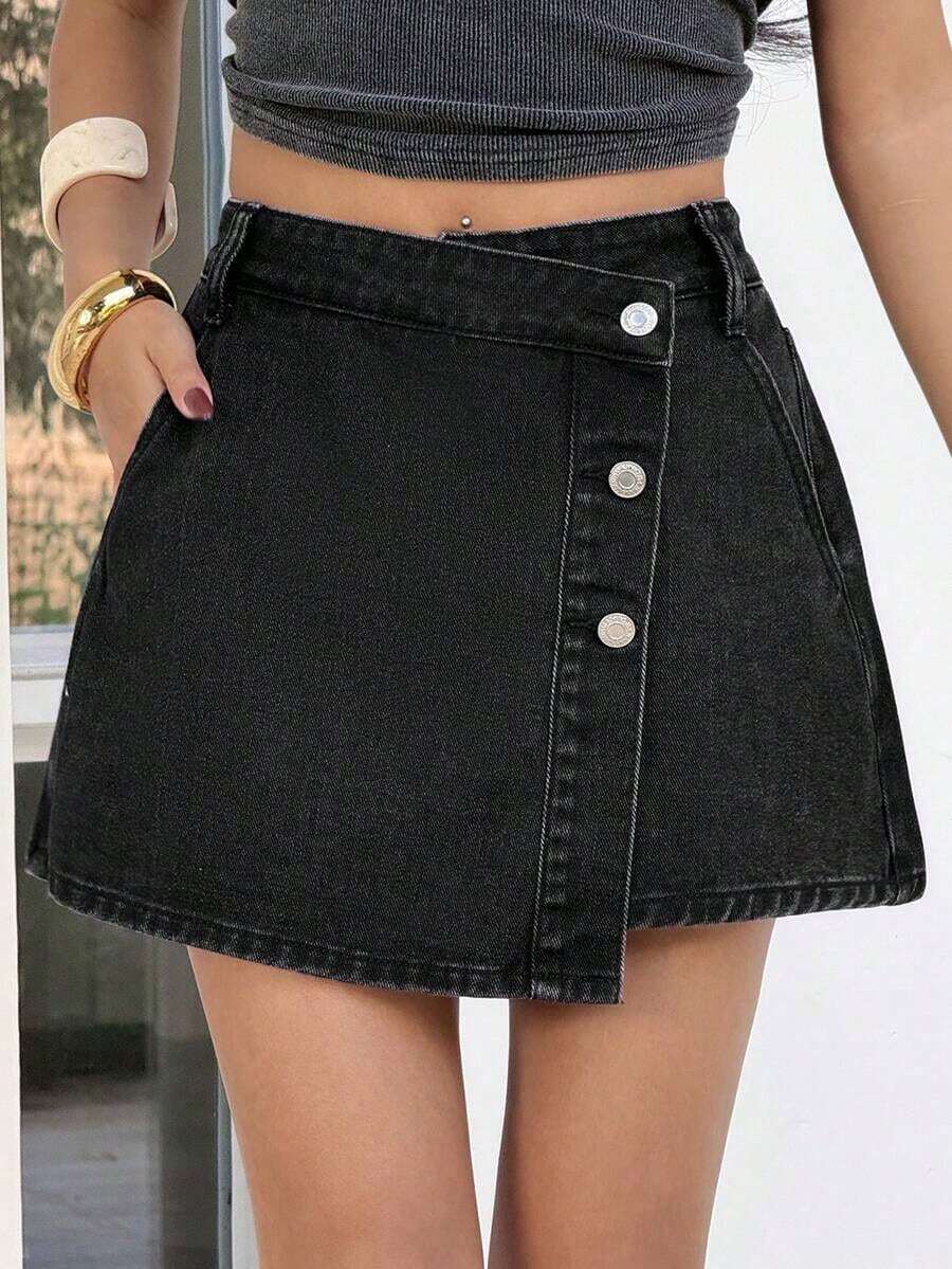 PETITE Short vaquero sexy con bolsillo frontal, cruce de cintura y abotonado para mujer - Negro - Ver 1