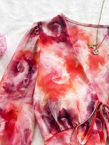 Blusa con escote en V, cintura ajustable con lazo, mangas acampanadas y fruncido en el dobladillo con detalle de volantes. - Multicolor 2 - Ver 7