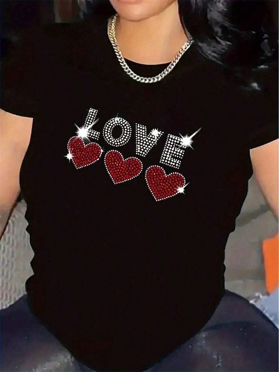 Camiseta con Estampado de "LOVE" Brillante para Mujer - Top de Poliéster Elástico con Corazones Rojos - Camiseta Ligera para Uso Diario y Día de San Valentín - Prenda Esencial para Fiestas y Uso Casual, Lavable a Máquina - Camiseta de Moda para Mujer para Todo el Año, Ropa Festiva, Diseño Divertido, Ajuste Cómodo, Blusa Estampada, para Adultosblusas para mujer>ropa - Negro - Ver 1
