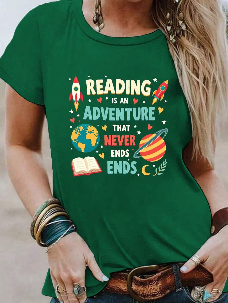 Women's T-Shirt With Infinite Adventure Print - Fantasy Space And Books Design, Round Neck, Short Sleeve, Soft And Stretchy, Casual Style For All Seasons, Gift For Book Lovers, Literary Clothing, Vibrant Colors, Comfortable Printed T-Shirt, Excellent Gift Choice For Women. - 綠色 - 查看 1