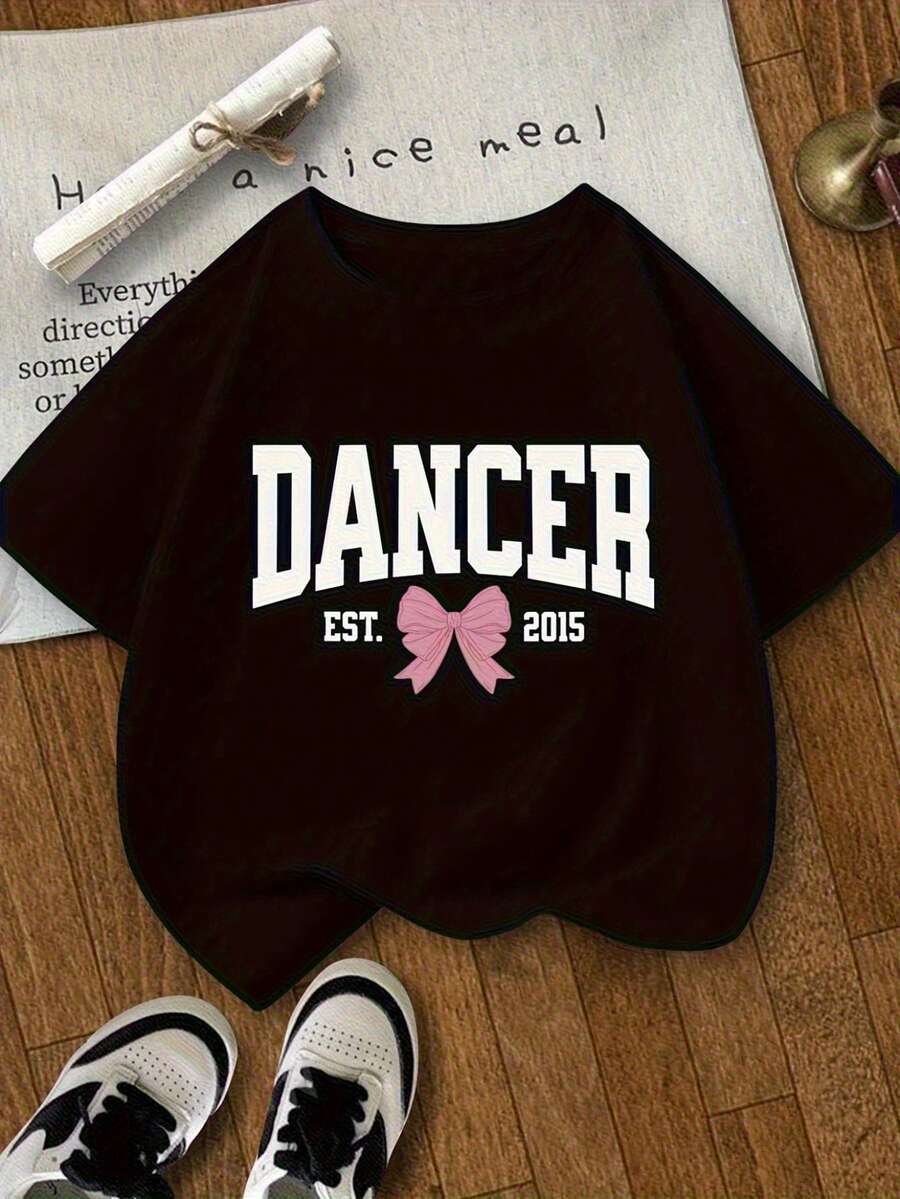 Essential180G Women's Casual Black Ballerina-Style T-Shirt, Created In 2015, With A Pink Bow Print. This Loose-Fitting, Crew-Neck, Short-Sleeved T-Shirt Is Breathable And Perfect For Summer Parties And Everyday Wear. - 黑色 - 查看 1